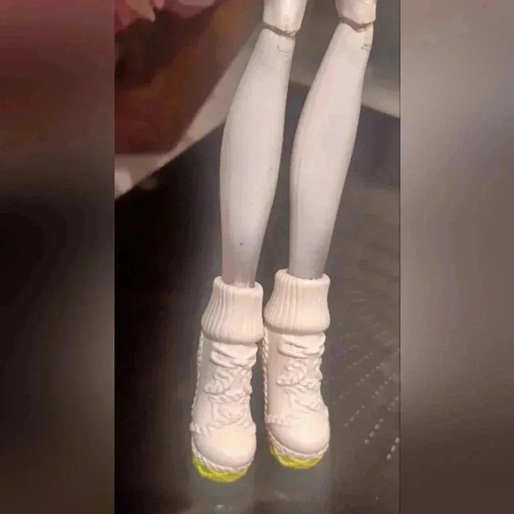 Monster High 2010 Mattel Ghoul Sports Spectra Vondergeist Doll Tennis - Picture 8 of 10